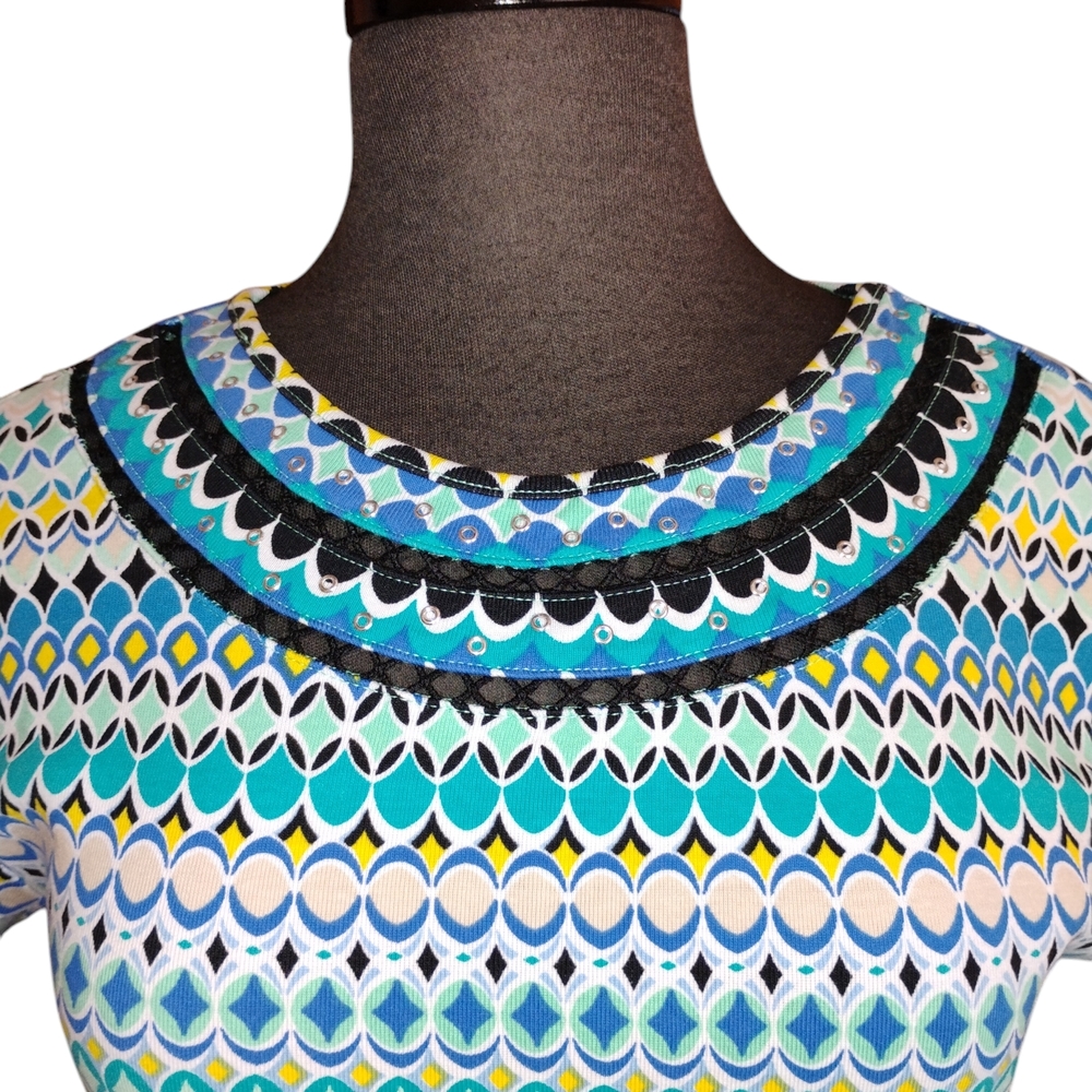 Chic Geometric Patterned Top - image 3